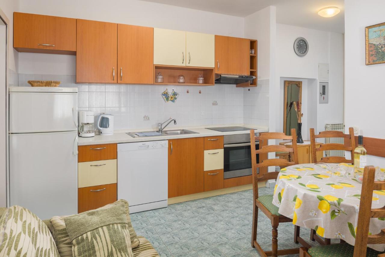 Apartment Korelic Green Garden Porec Bagian luar foto