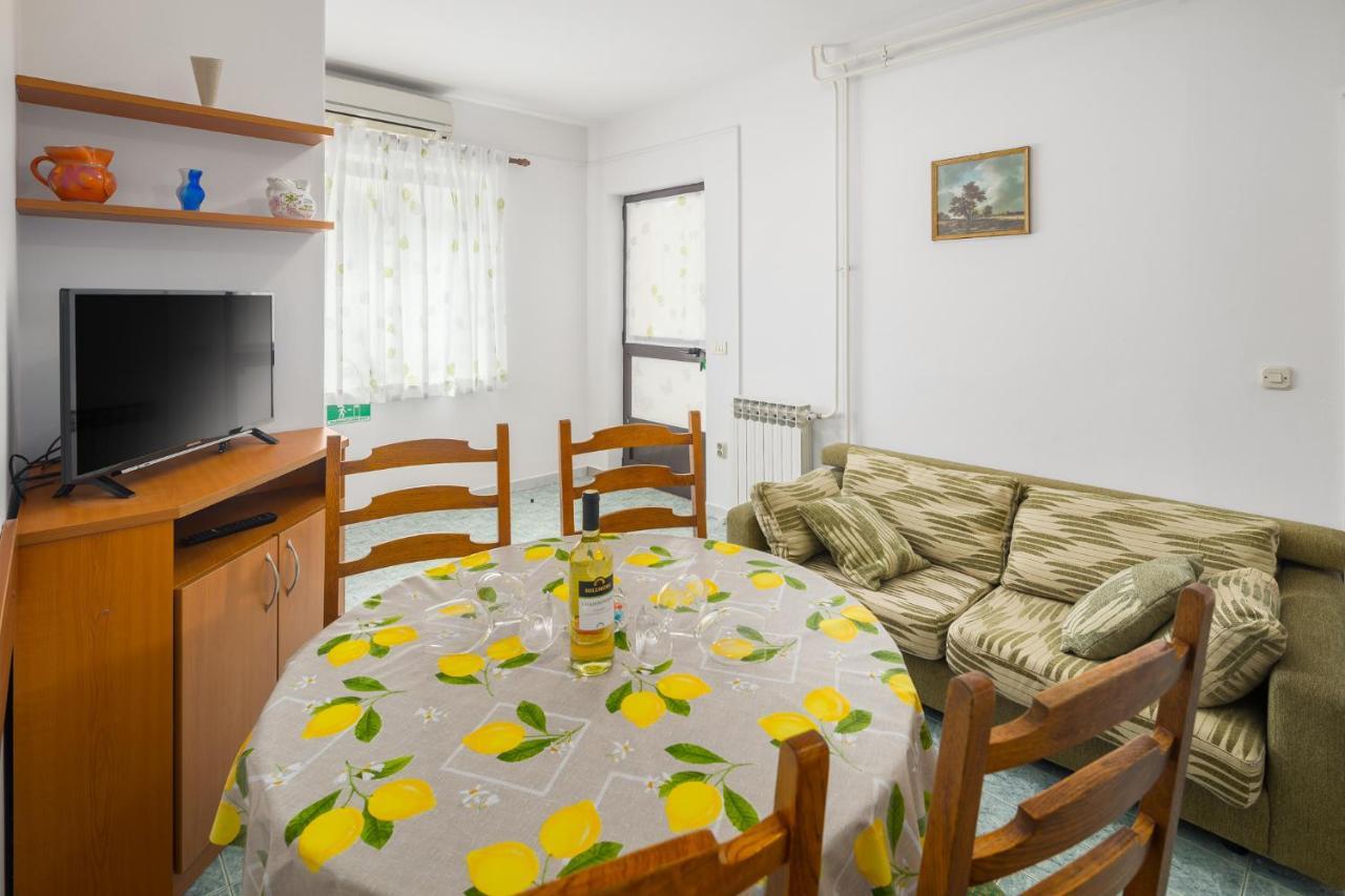 Apartment Korelic Green Garden Porec Bagian luar foto
