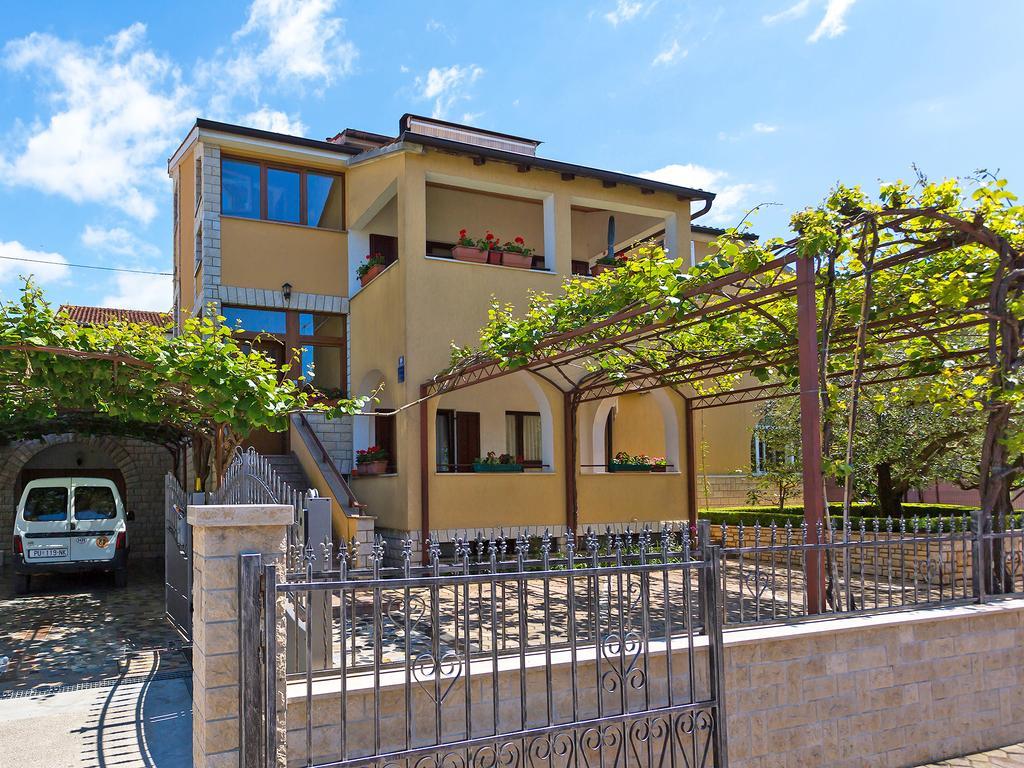 Apartment Korelic Green Garden Porec Bagian luar foto