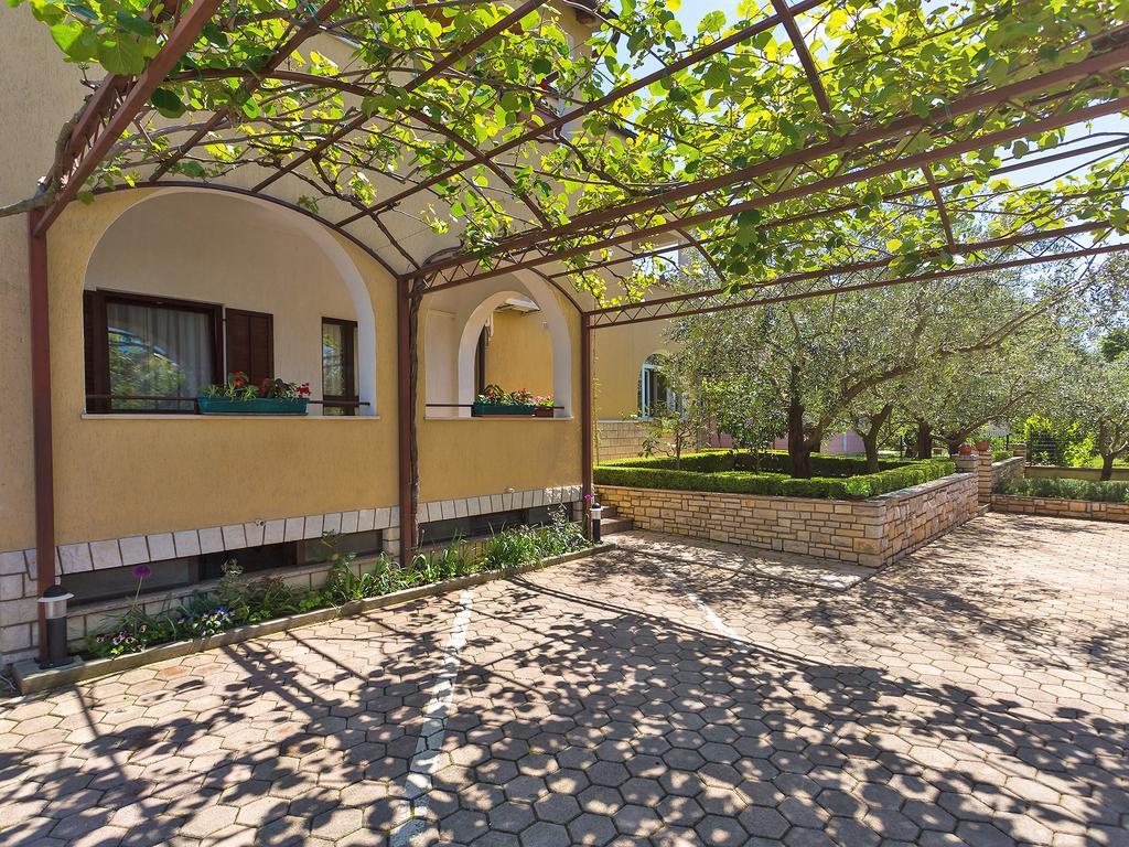 Apartment Korelic Green Garden Porec Bagian luar foto