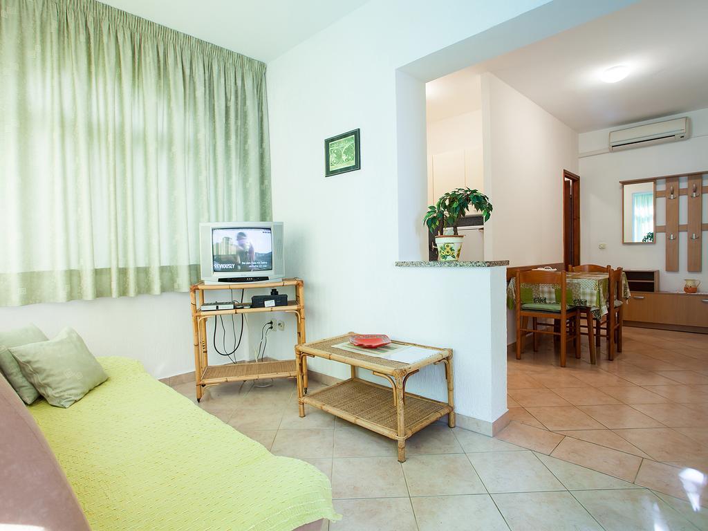 Apartment Korelic Green Garden Porec Bagian luar foto