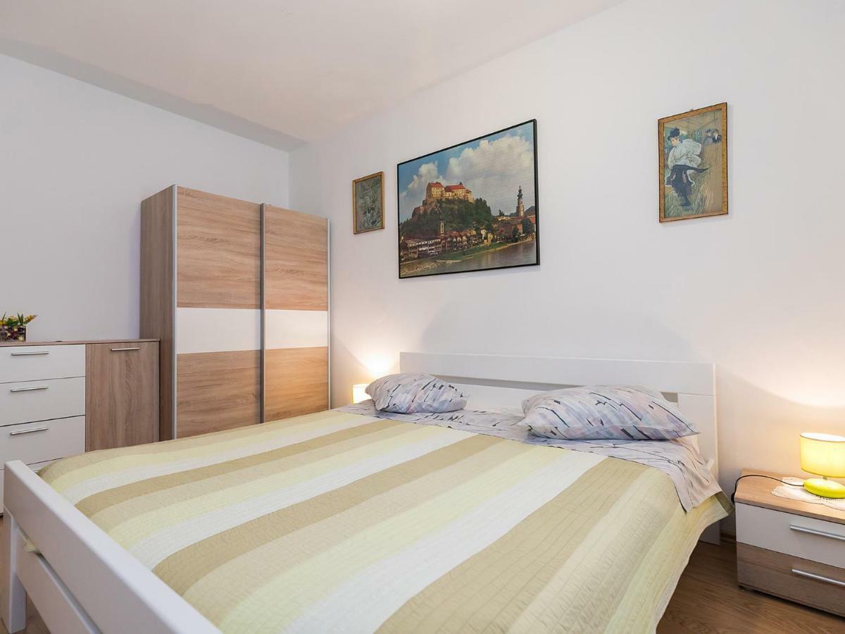 Apartment Korelic Green Garden Porec Bagian luar foto